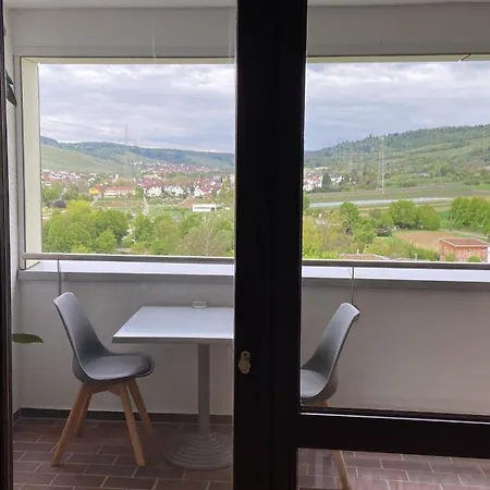 Freshly Renovated Studio Apartment - Top Location In Weinstadt Exterior foto