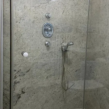 Freshly Renovated Studio Apartment - Top Location In Weinstadt Exterior foto