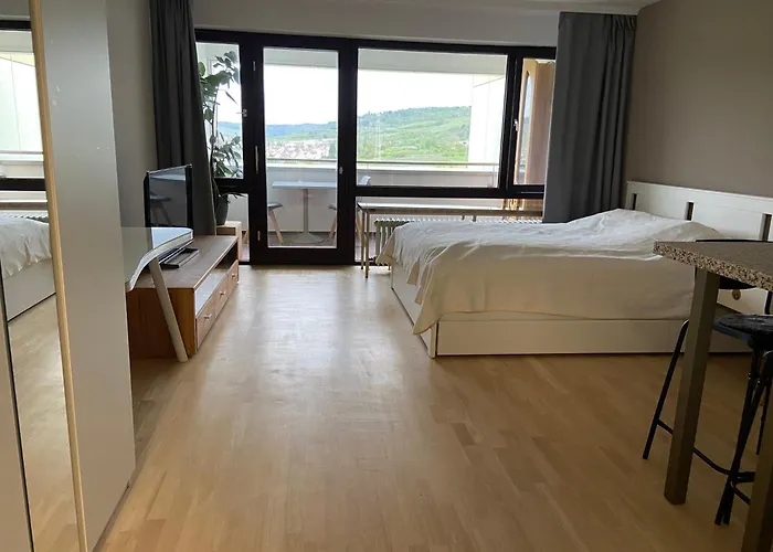 Freshly Renovated Studio Apartment - Top Location In Weinstadt
