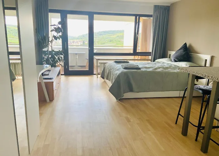 Freshly Renovated Studio Apartment - Top Location In Weinstadt