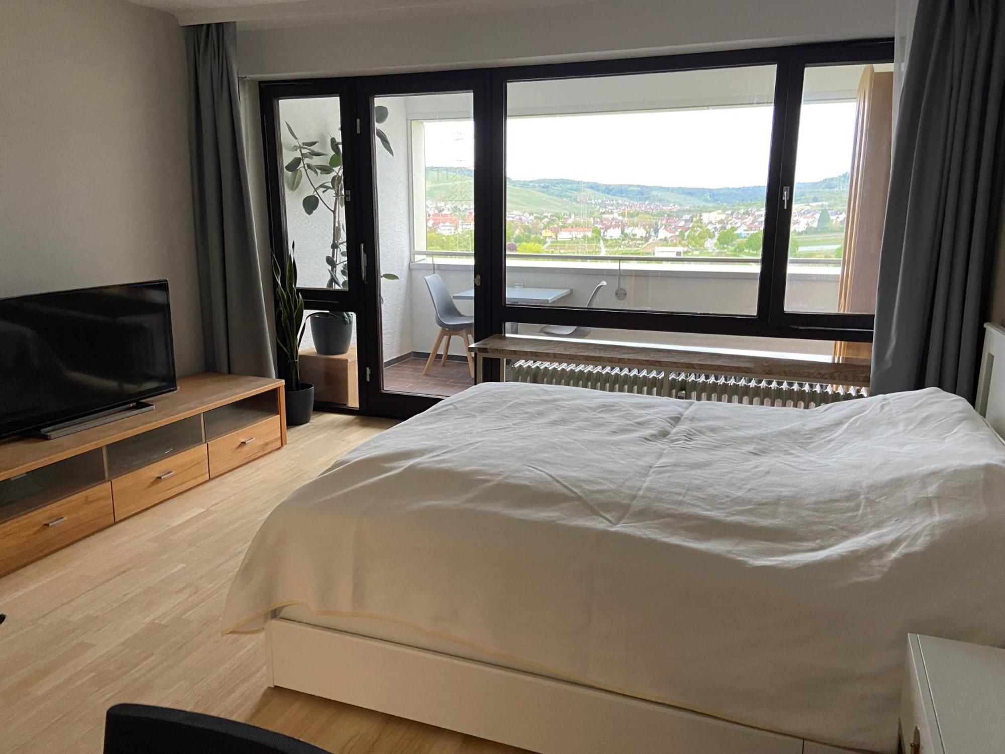 Freshly Renovated - Location In Weinstadt