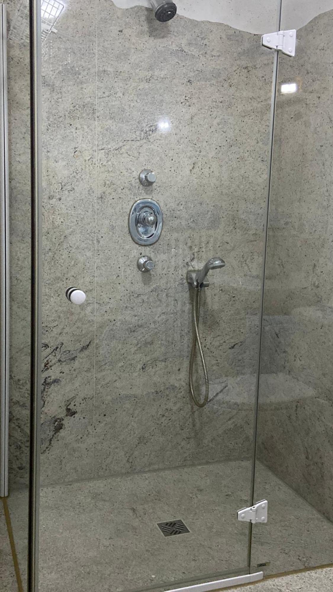Freshly Renovated - Location In *