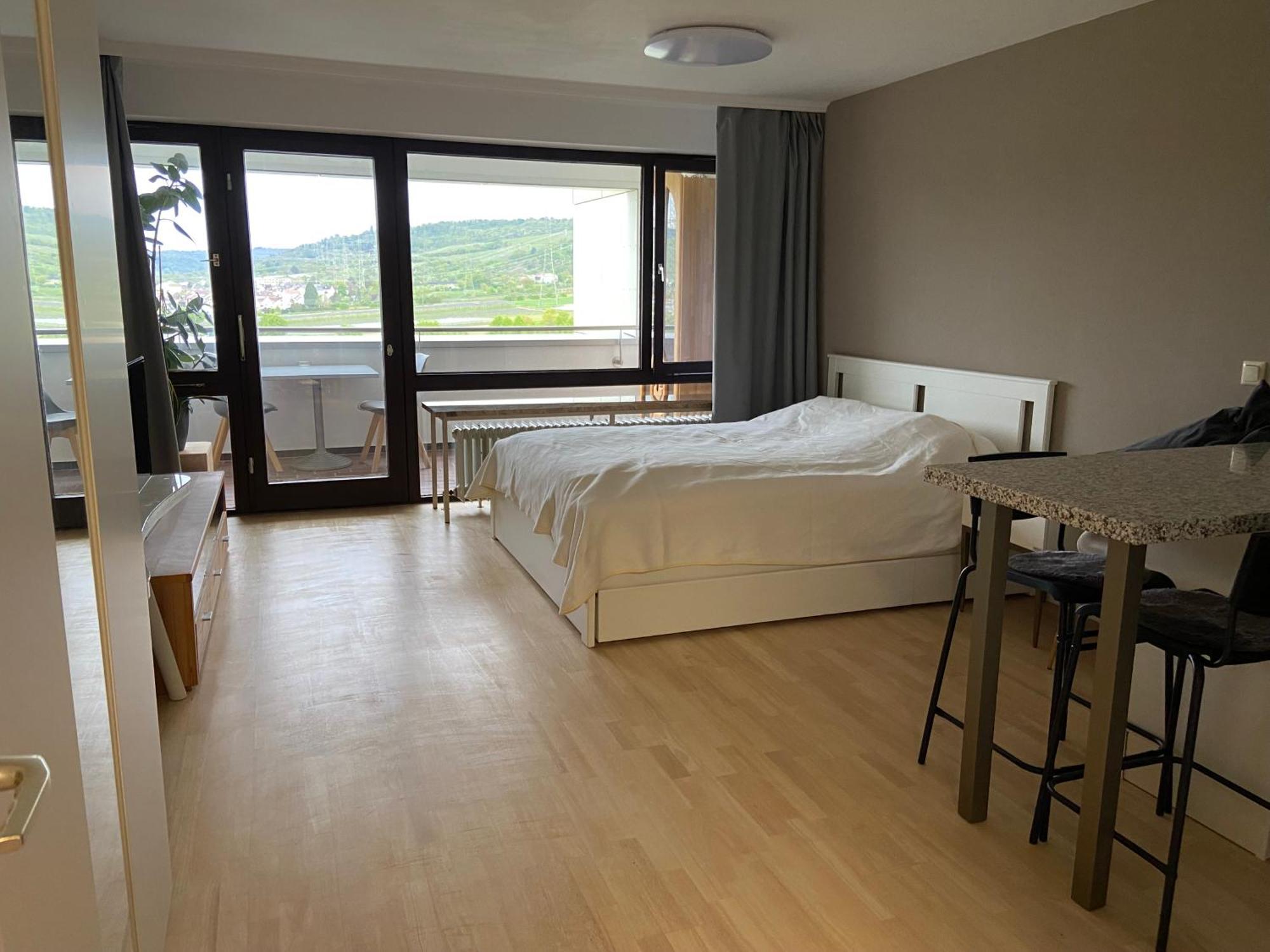 Freshly Renovated - Location In *