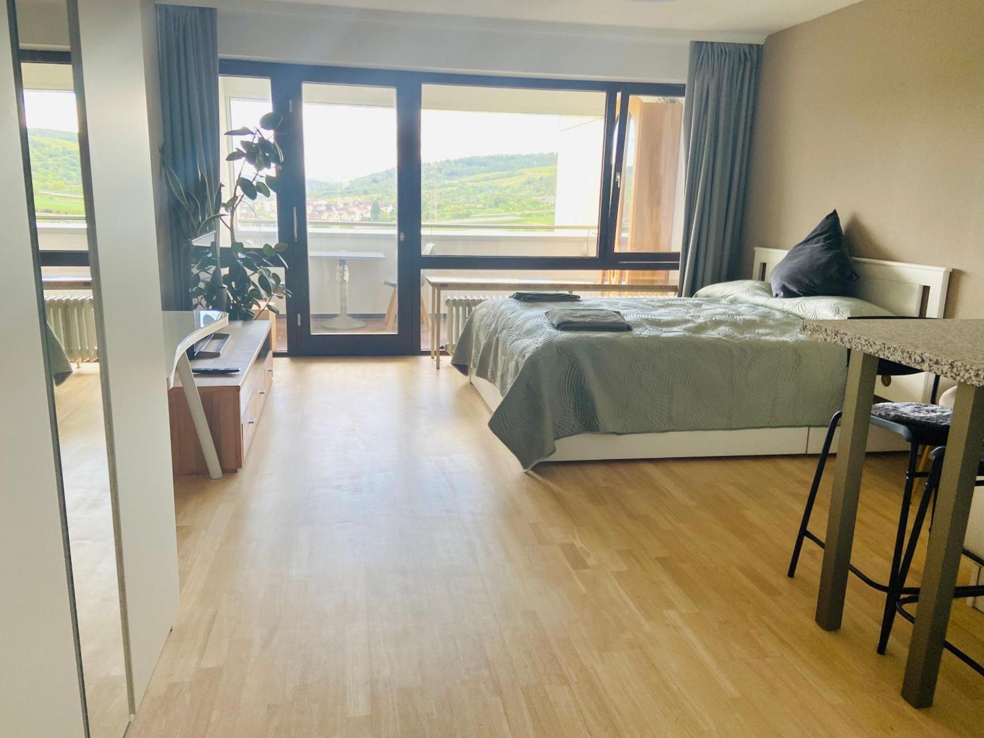 Freshly Renovated - Location In Apartment Weinstadt